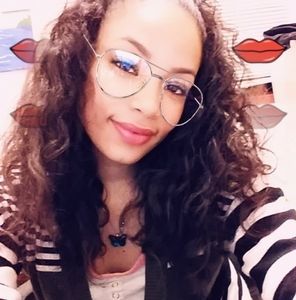 Meet your Posher, Ivette